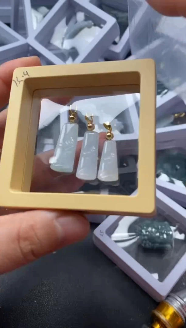 吊坠(不含链)未镶嵌翡翠3779