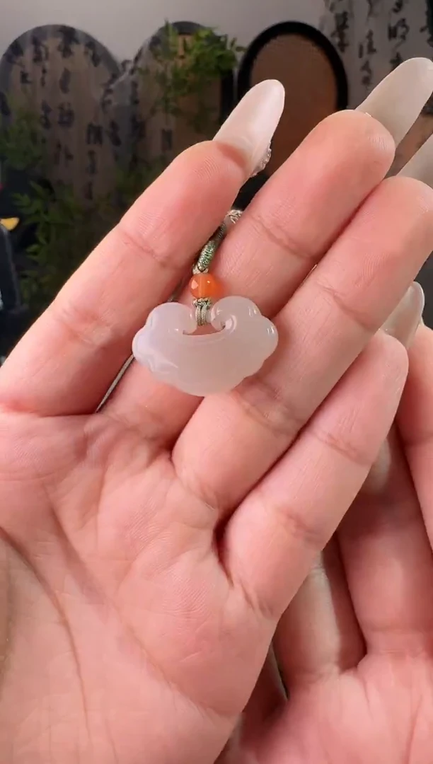 颈饰未镶嵌和田玉烟藕平安锁