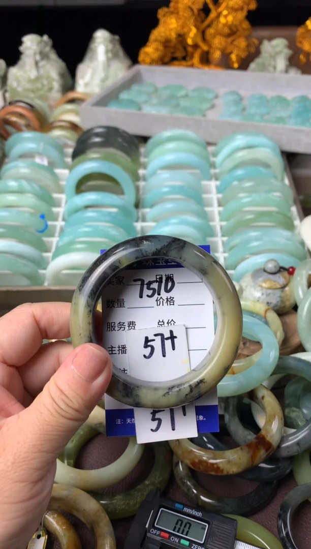 【闪购商品】蛇纹石玉手镯未镶嵌7510