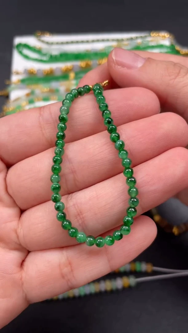 套链18K金镶嵌翡翠一条   P483