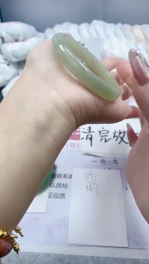 【闪购商品】石英质玉手镯未镶嵌19/55.7