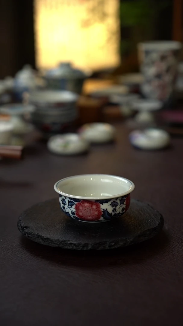 29号景德镇全手工手绘青花釉里红叶子主人杯