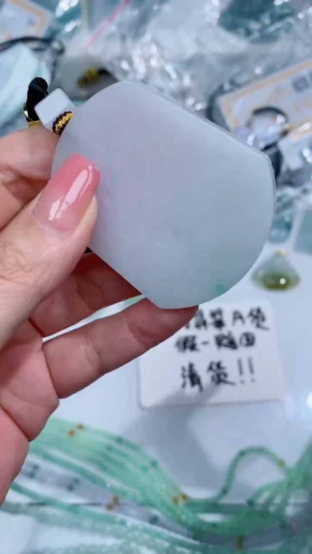 翡翠未镶嵌颈饰吊坠
