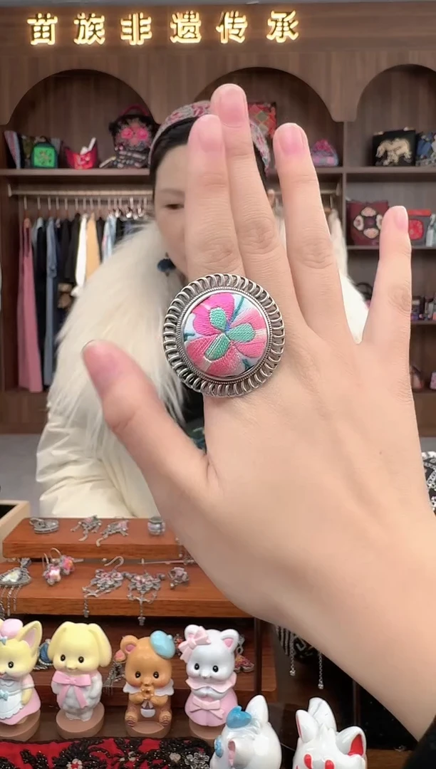 【闪购商品】织绣扶光苗绣传承88