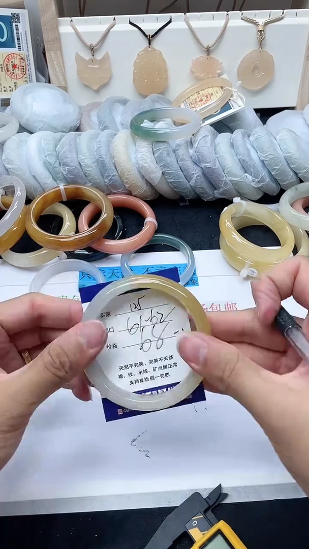 石英质玉手镯未镶嵌125