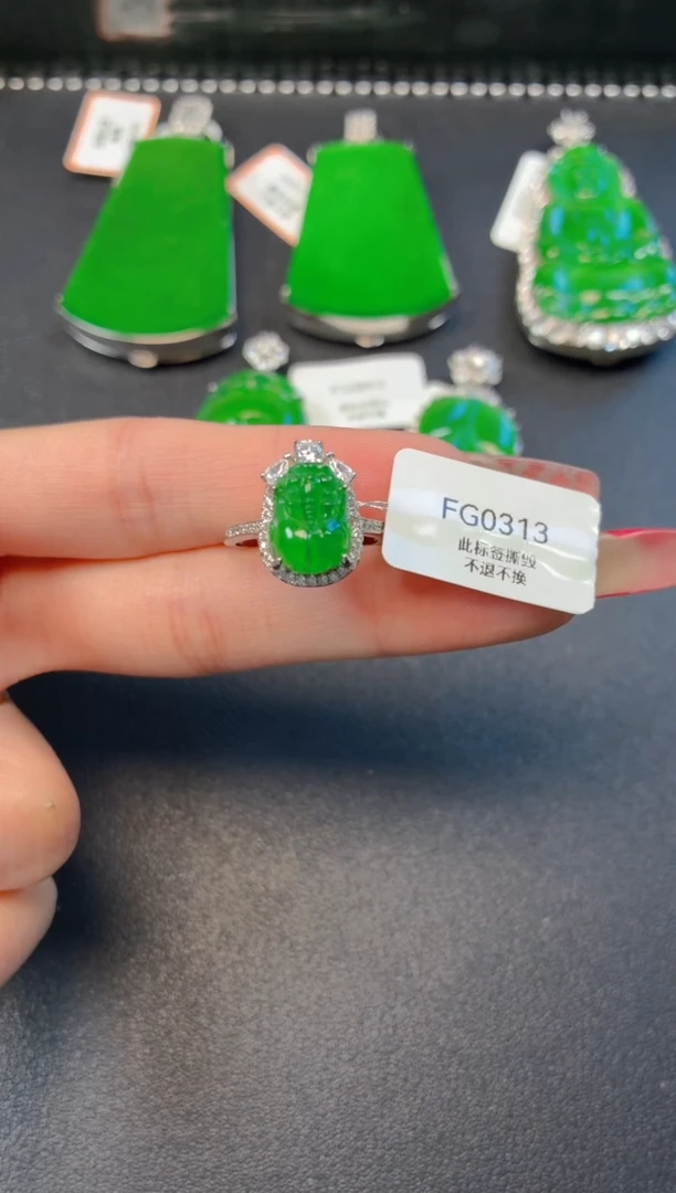 颈饰银S925镶嵌翡翠戒指