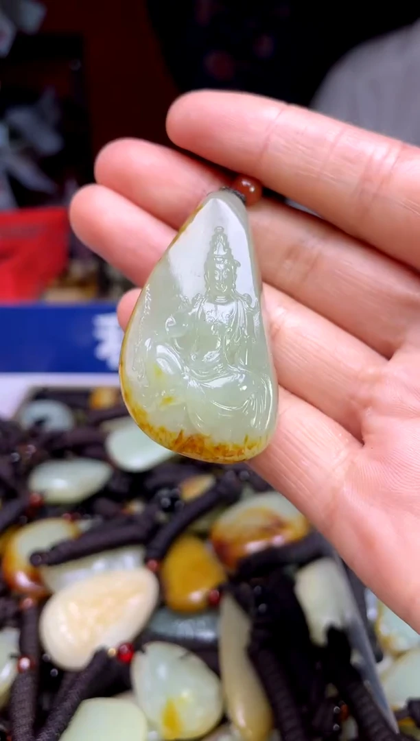 和田玉未镶嵌颈饰1