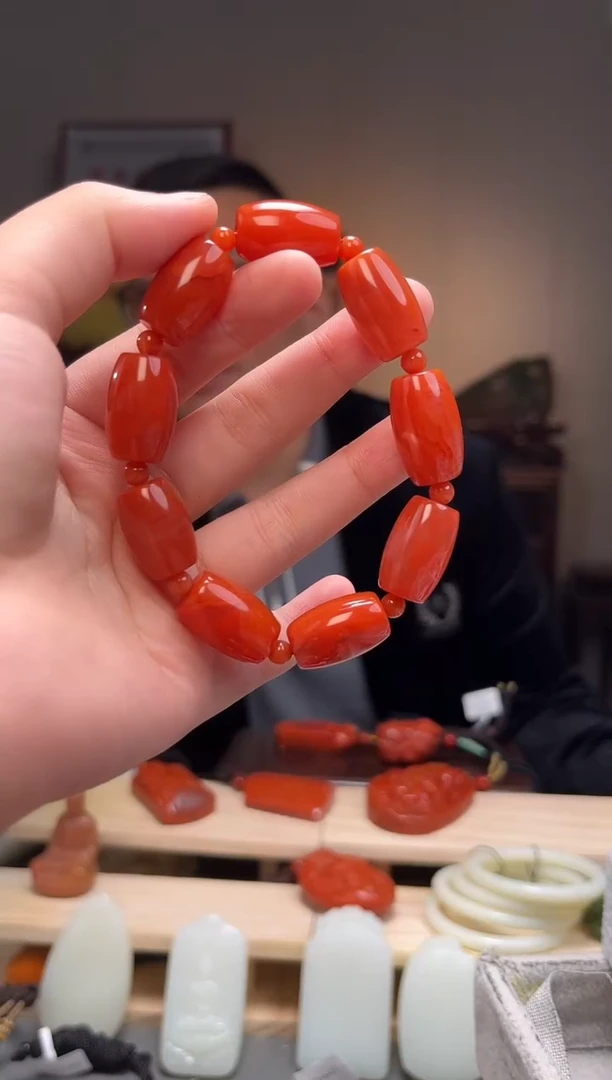 颈饰未镶嵌南红玛瑙吊坠