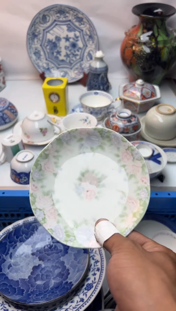 女*登全场清货最后一天 捡漏进。。。