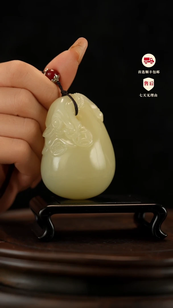 云南石竹叶青雕刻：富得流油手把件挂件