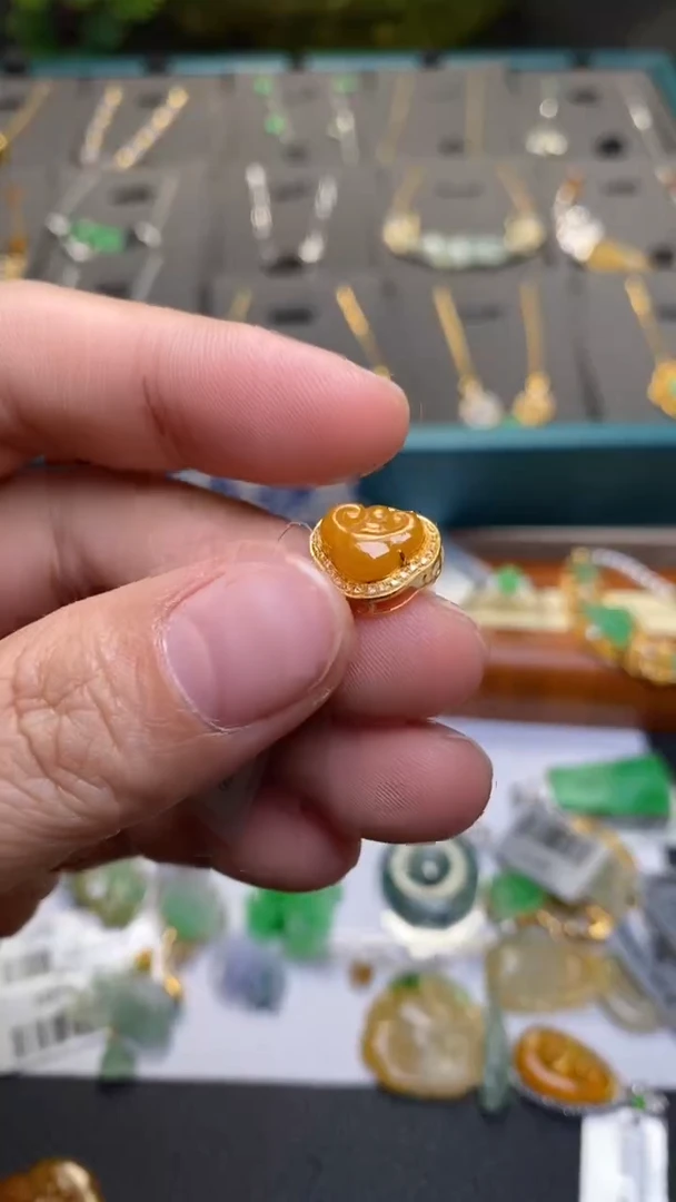 颈饰18K金镶嵌翡翠净货33686