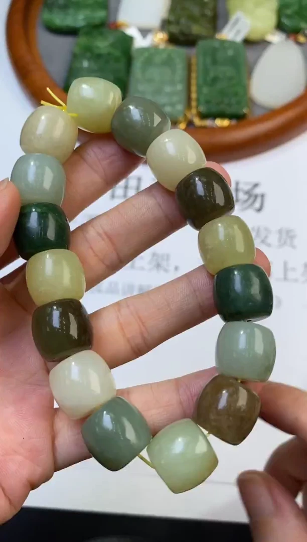 未镶嵌和田玉挂件303349 多人