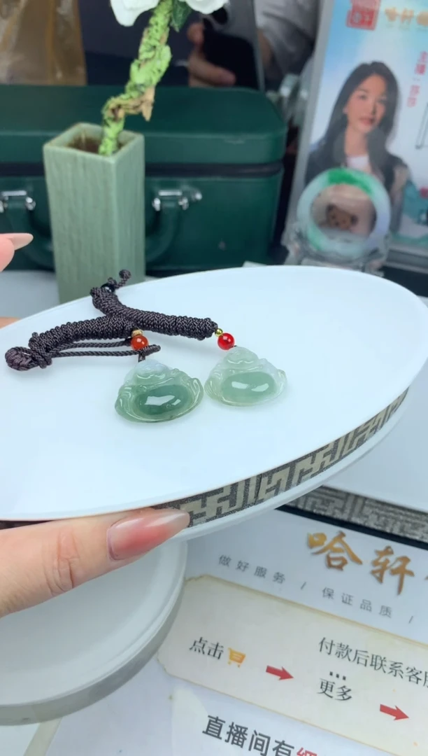 翡翠未镶嵌颈饰佛公多样性发一件