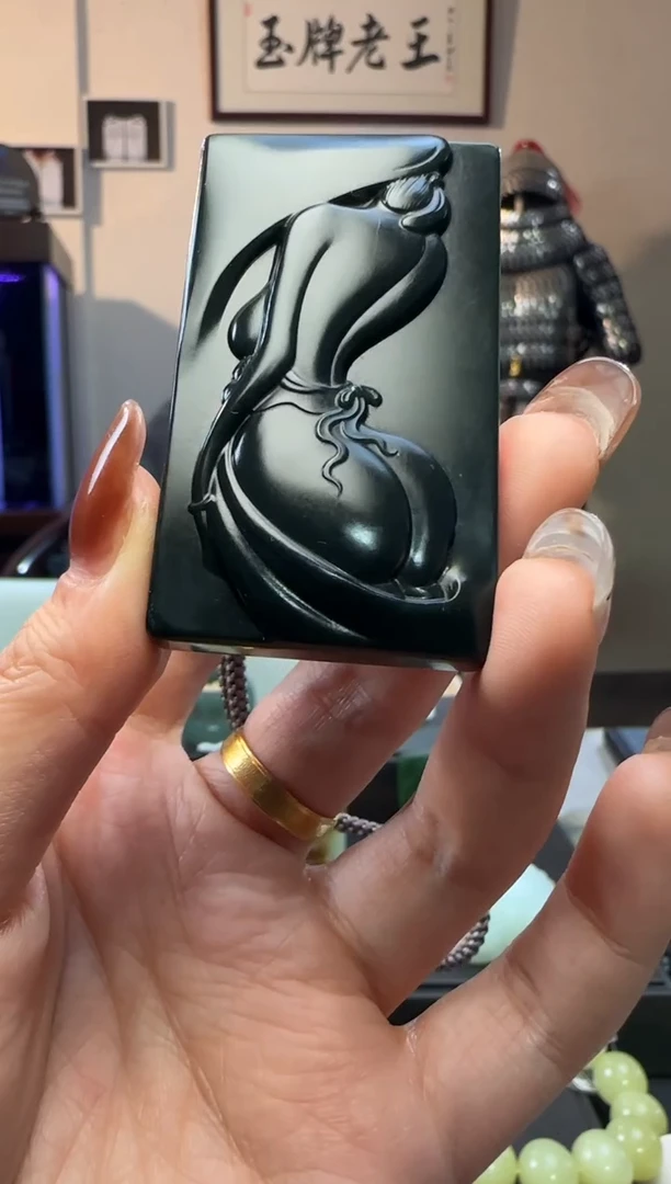 颈饰未镶嵌和田玉r****n青玉美女牌吊坠