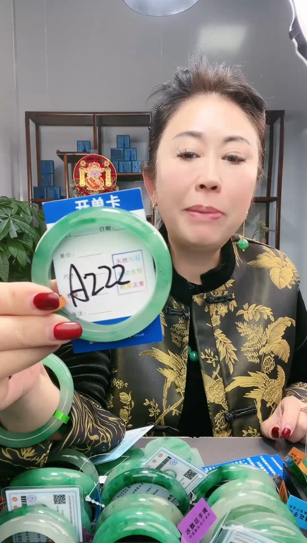 【闪购商品】石英质玉手镯未镶嵌非洲翠