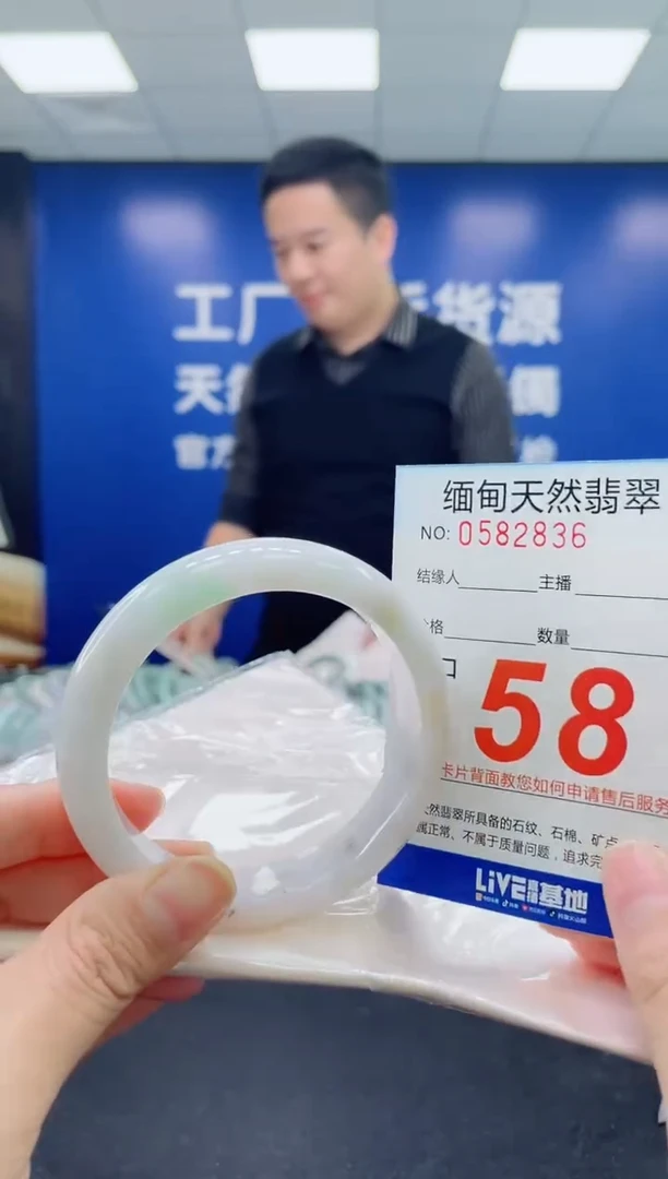 未镶嵌手镯翡翠天然翡翠手镯