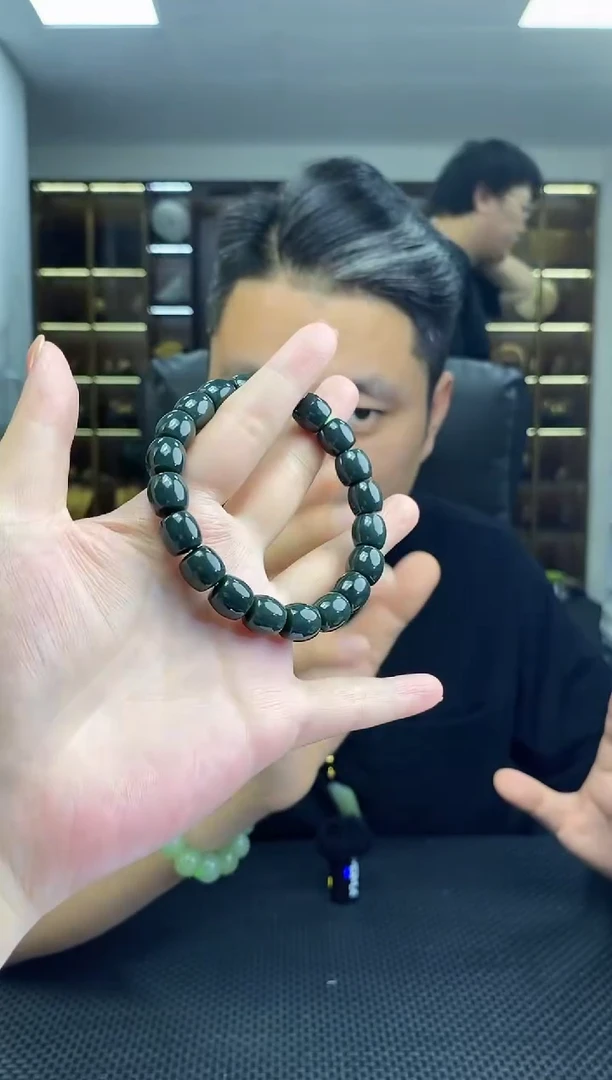 颈饰未镶嵌和田玉直切卡10手串