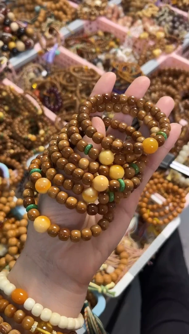 未镶嵌手串石英质玉（缅黄）库克老型7*8mm搭配缅黄多样性发其一