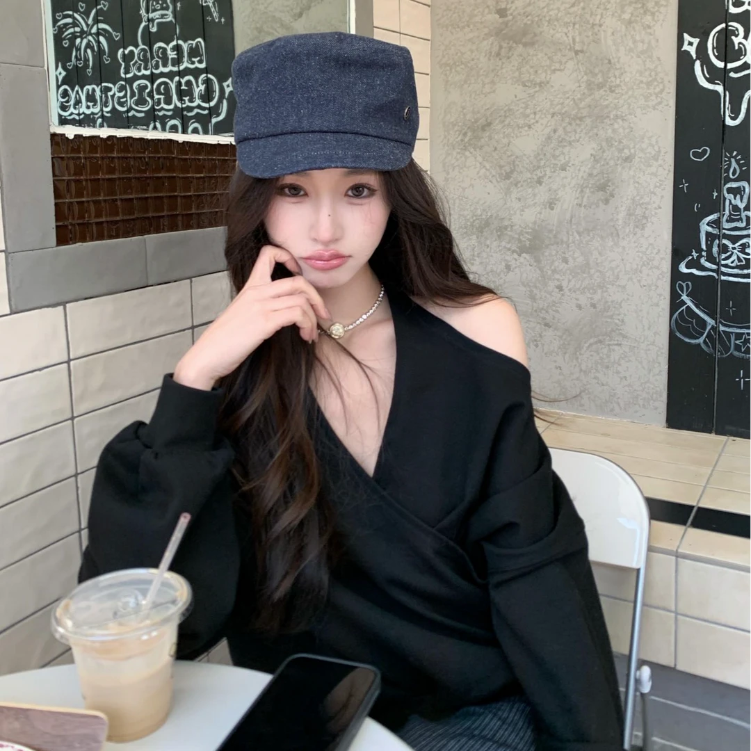 韩系黑色挂脖露肩卫衣女秋季2025新款慵懒v领小众设计感长袖上衣