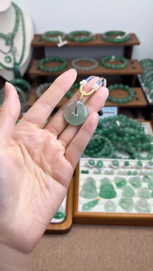 吊坠(赠链)未镶嵌石英质玉（非洲翠）平安扣