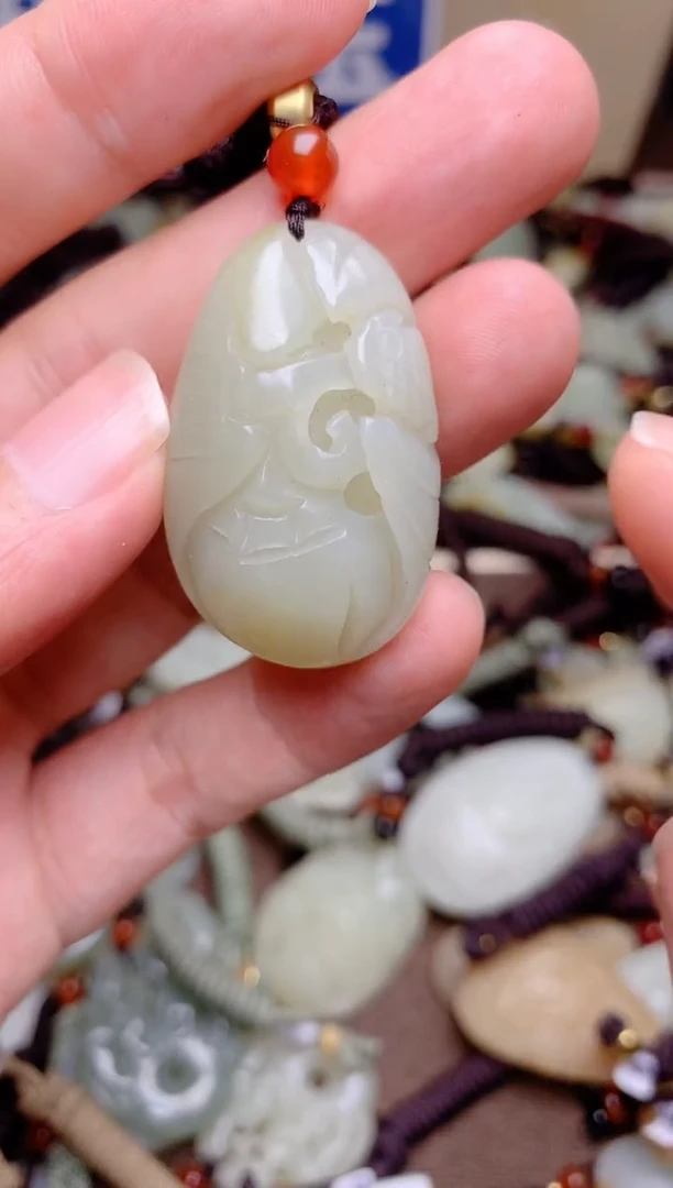 和田玉未镶嵌颈饰1