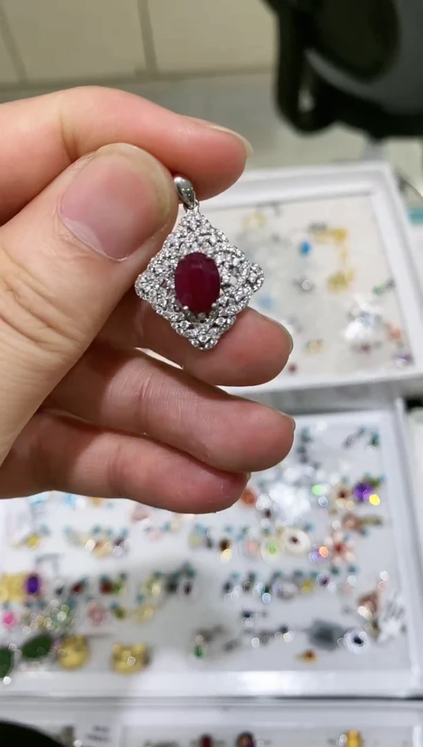 【闪购商品】红宝石颈饰银S925镶嵌吊坠