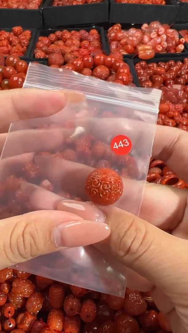 南红玛瑙未镶嵌颈饰1