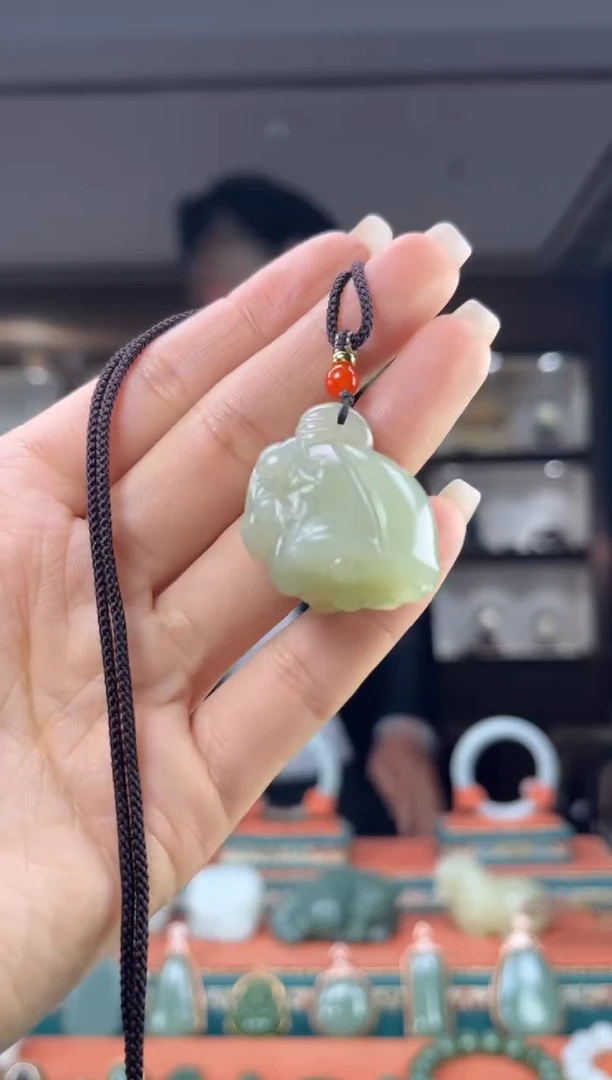 颈饰未镶嵌和田玉佩佩