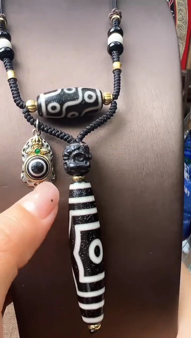 玛瑙/玉髓（覆膜）颈饰未镶嵌3眼