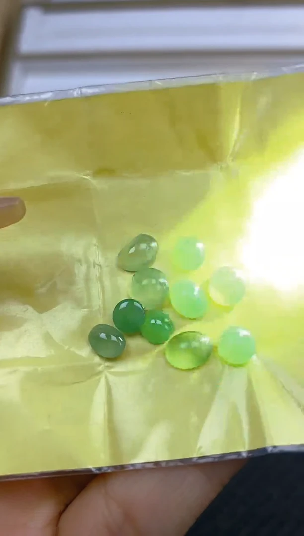翡翠裸石天然翡翠蛋面7