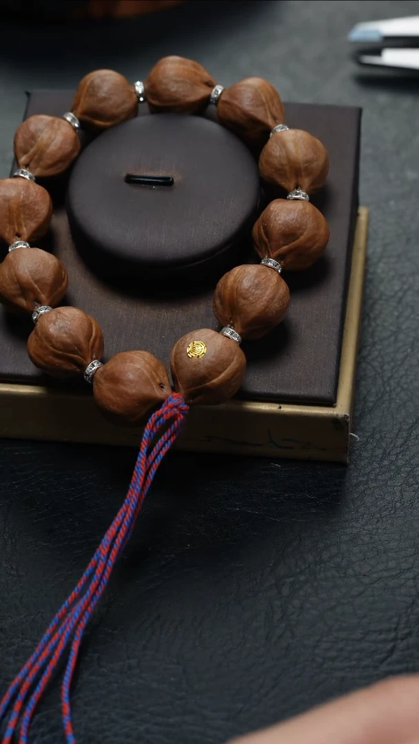 橄榄核手串鱼子精品核雕+