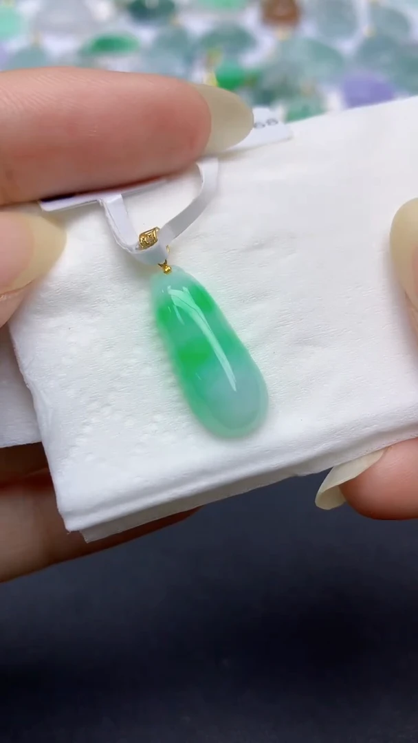 颈饰18K金镶嵌翡翠天然缅甸a货翡翠百元以上9元证书费自理