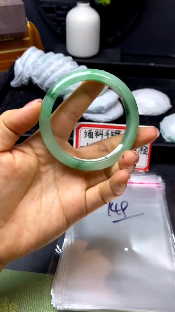 时尚女款缅料手镯149