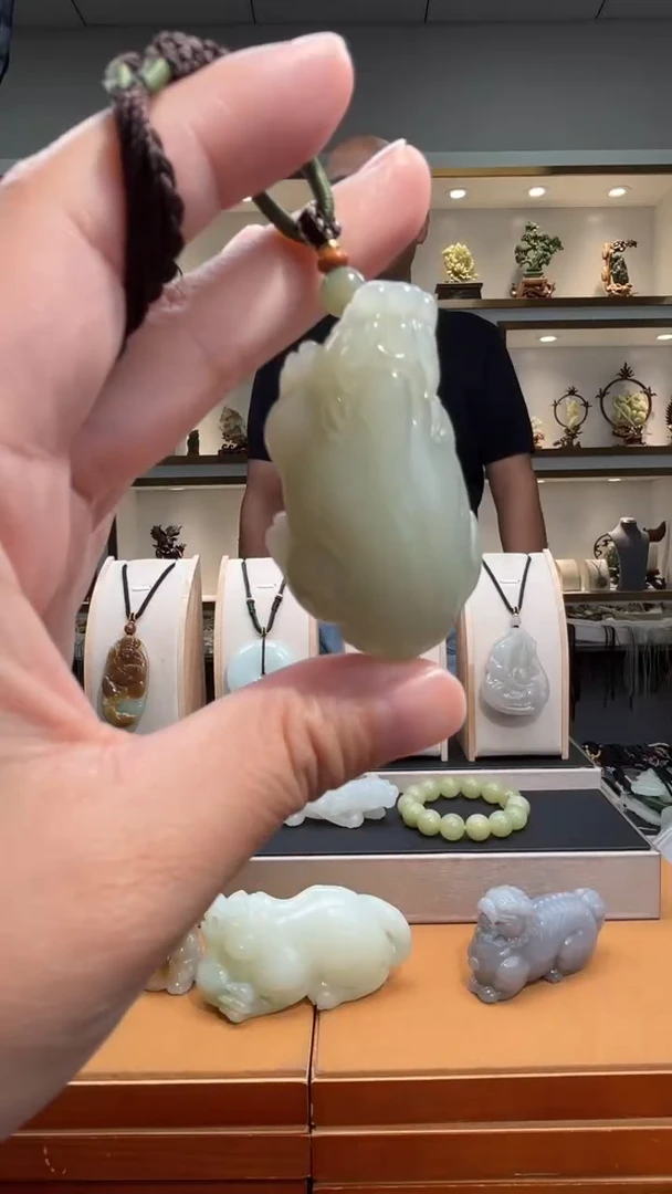颈饰未镶嵌和田玉苏