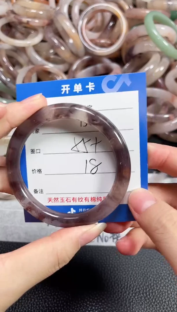 未镶嵌石英质玉手镯130