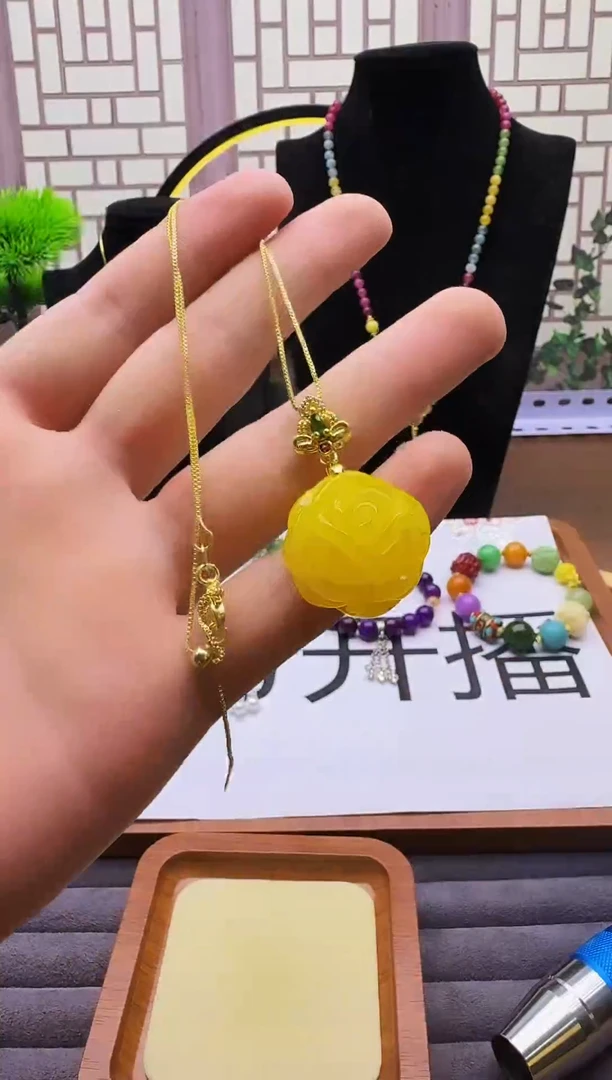 14K金镶嵌吊坠(赠链)蜜蜡D21