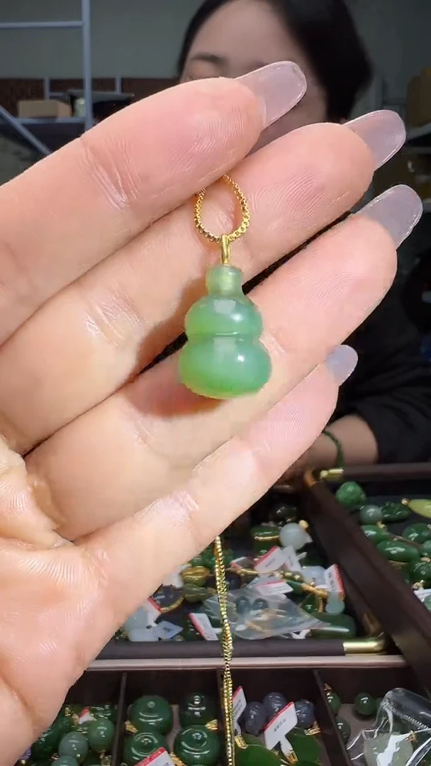 颈饰18K金镶嵌和田玉（多样性发货.发其一)12.18.32