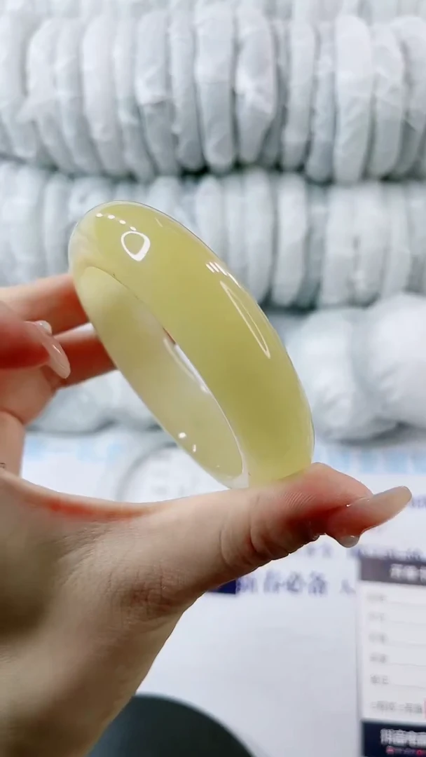 【闪购商品】石英质玉手镯未镶嵌0313703365-多样性发货