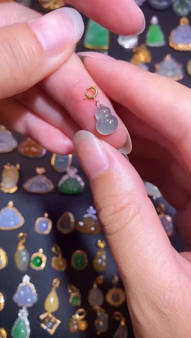 颈饰18K金镶嵌翡翠天然A货翡翠