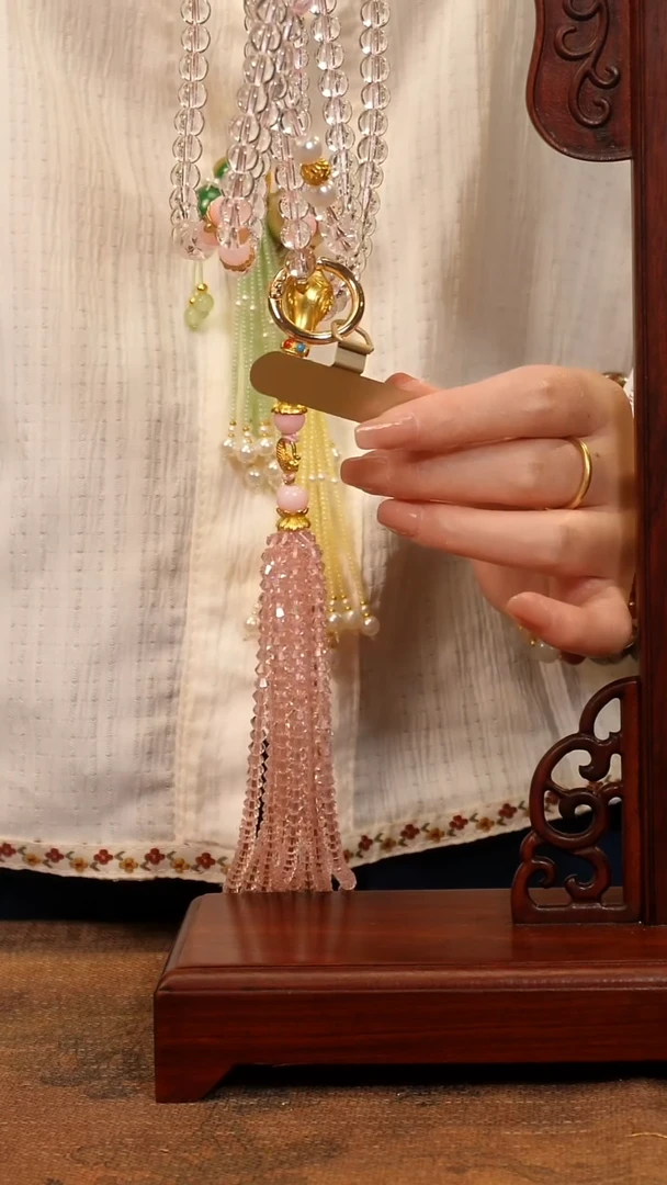 375宴禾堂精工手机斜挎链----89