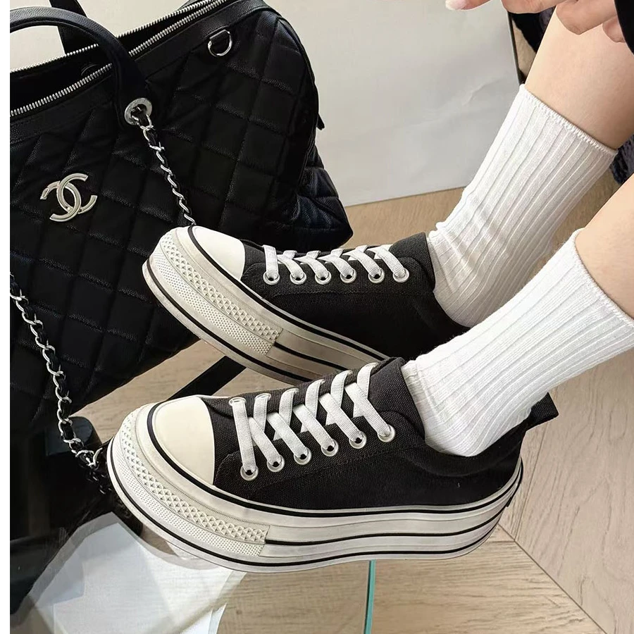 诗歌兰女鞋2025早秋新款真皮时尚轻便厚底休闲鞋透气翘臀松糕板鞋