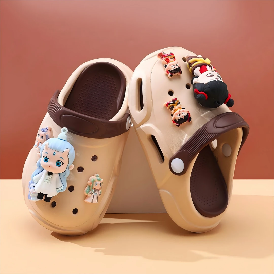 哪吒儿童洞洞鞋男童拖鞋2025夏季新款男孩居家防滑软底女童凉拖鞋