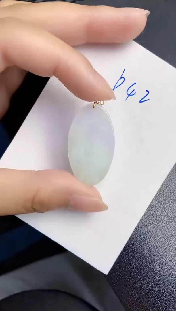 翡翠18K金镶嵌颈饰000000000