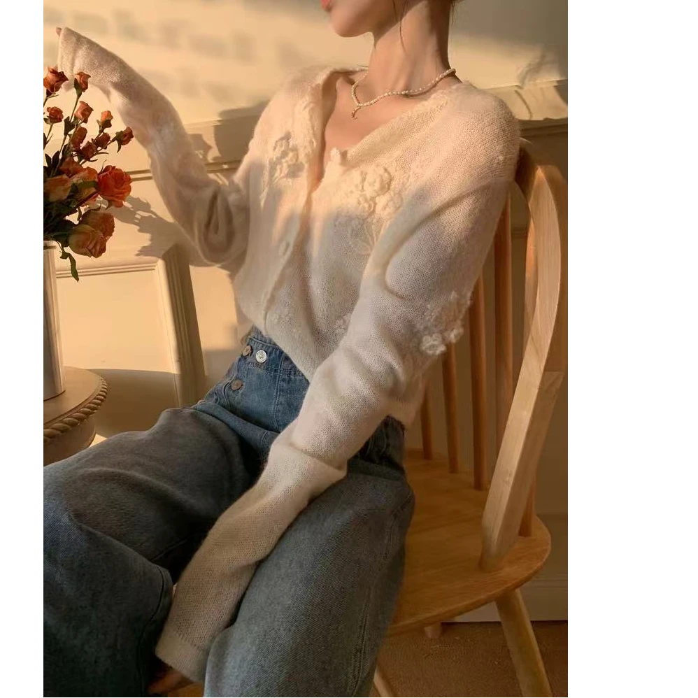 专属【运费补贴】V领立体手工花朵刺绣韩系毛衣女春秋针织开衫上衣