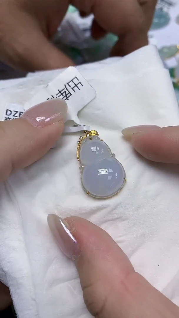 翡翠18K金镶嵌颈饰天然缅甸翡翠A货