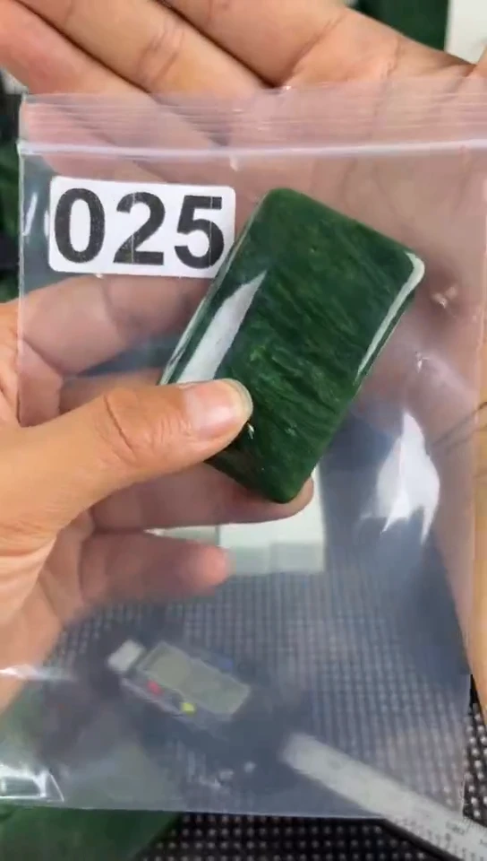 和田玉未镶嵌珠宝半成品牌子