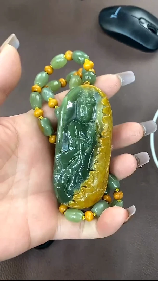 颈饰未镶嵌透闪石质玉吊坠