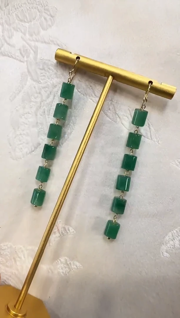 颈饰未镶嵌石英质玉国风