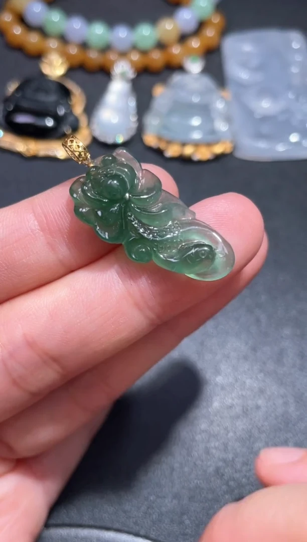 颈饰18K金镶嵌翡翠32