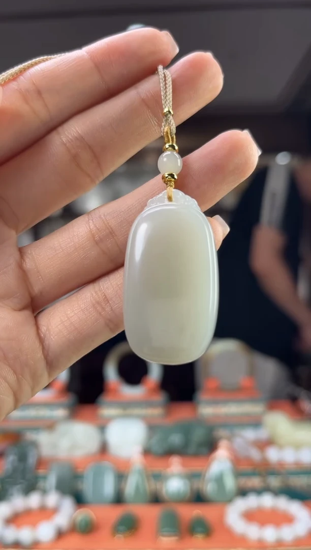 和田玉未镶嵌颈饰佩佩